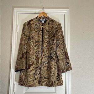 BFA Classics Brown & Gold Paisley Tunic. Size 18.  Has soft shoulder pads.